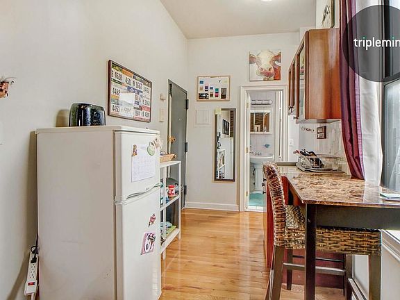 3rd image of 262 W 22nd St #18A
