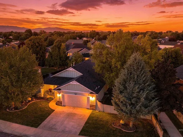 2397 W Fieldstream Dr, Meridian, ID 83646