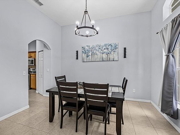 5th image of 315 KAYE Street