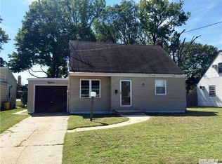 18 Cluett Rd, Valley Stream, NY 11581