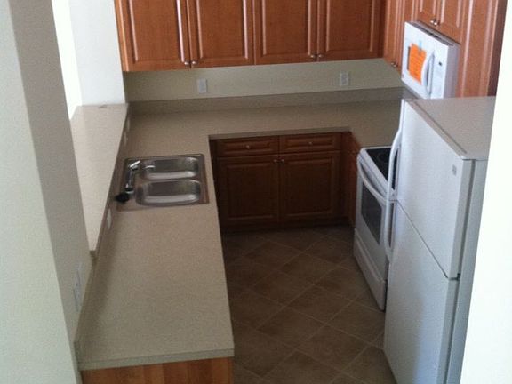 2nd image of 4802 Everglades Cir