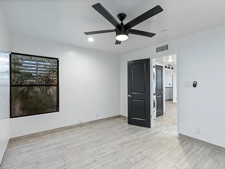Riverside Suites — Photo 84