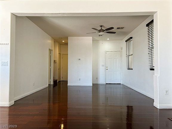 4th image of 1392 Angel Falls St