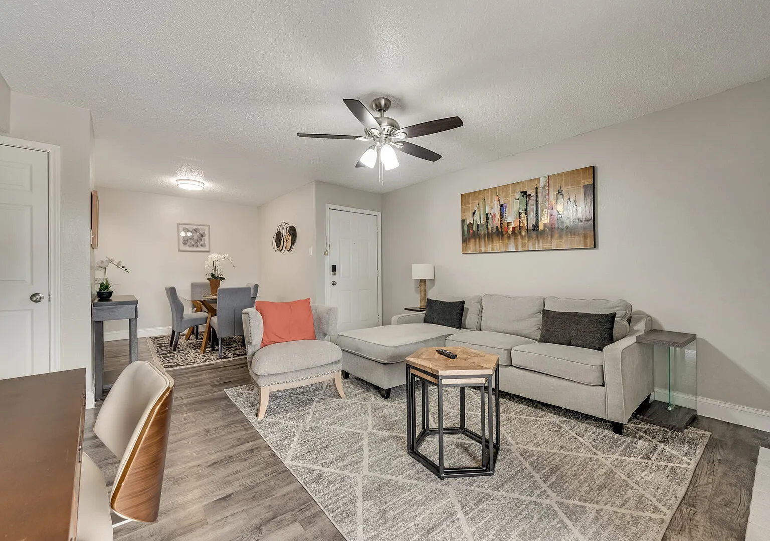 I20 World Cup Stay - 18 min to AT&T - Sleeps 4 - Public Transit — Photo 3