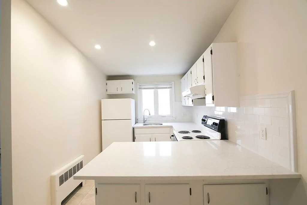 2 bed, 1.0 bath, 1000 sqft, $2,425 — Photo 3