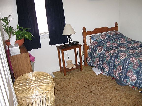 Bedroom 2 10'x10'