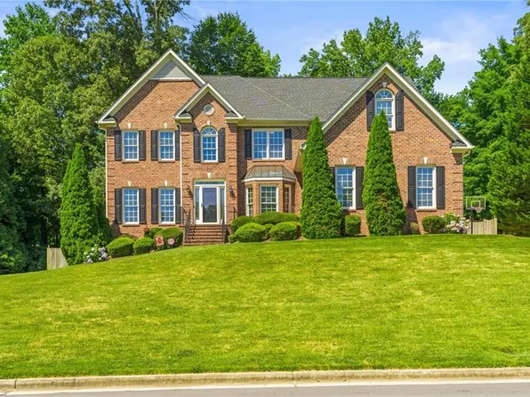 202 Pearce Dr, Jamestown, NC 27282