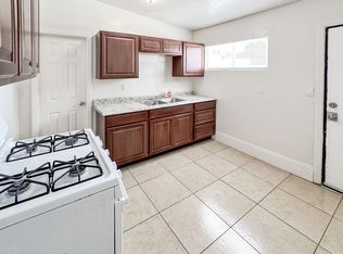 325 Hillside Ter APT I, Vista, CA 92084