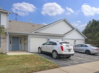 1324 N Red Oak Cir UNIT 4, Round Lake Beach, IL 60073