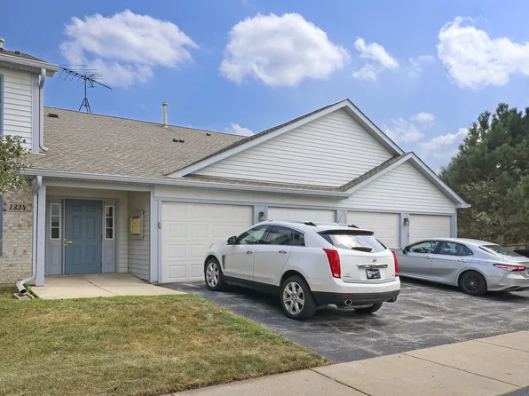 1324 N Red Oak Cir Unit 4, Round Lake Beach, IL 60073