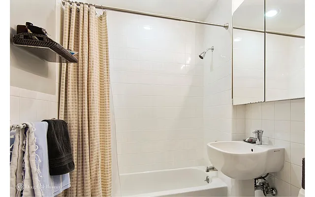 Rented by Douglas Elliman | media 14