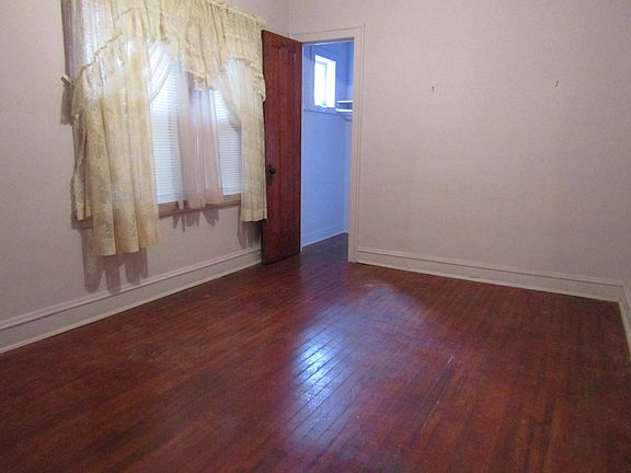 5th image of 1822 N Lowell Ave
