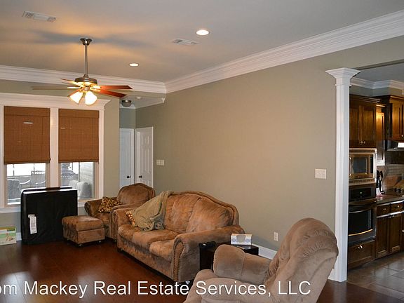 4th image of 13096 Oak Knoll Dr