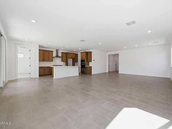 5th image of 24189 W RAYMOND Street