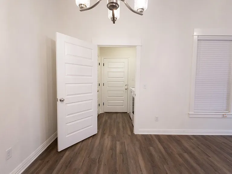 1546 Bennett St — Photo 23