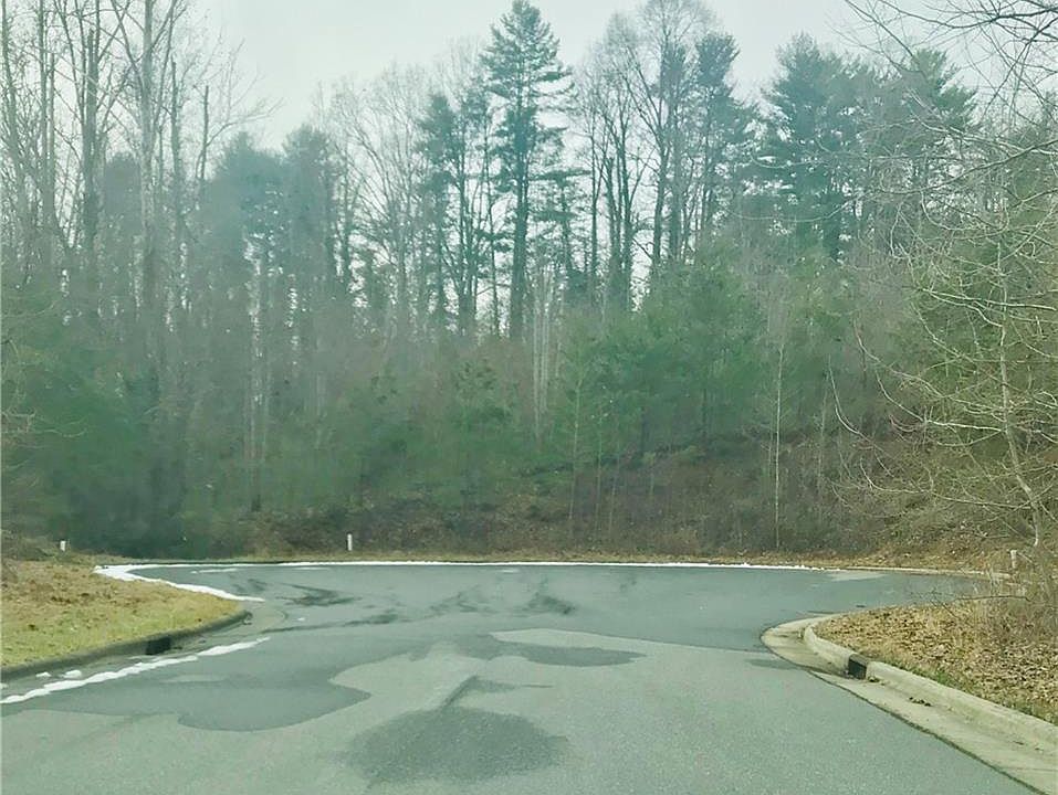 1st image of 1039 Williamsburg Dr NE