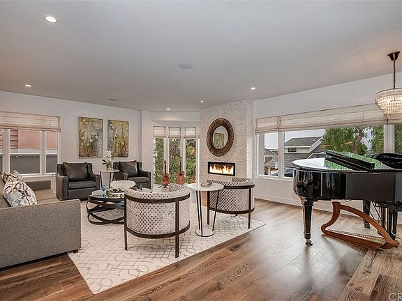 3rd image of 200 S Poinsettia Ave