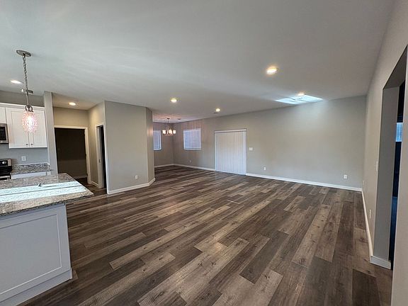 5th image of 107 Chinook Ave