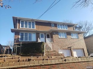 320 3rd St, Palisades Park, NJ