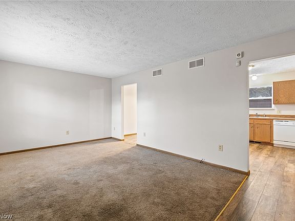 3rd image of 103 W Crosier St
