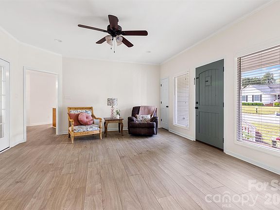 4th image of 2116 Belle Chase Dr