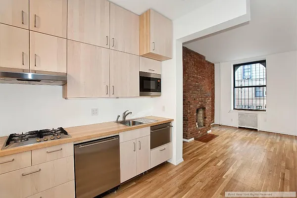 Sold by Bond New York | media 8
