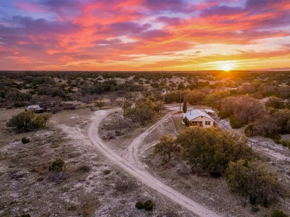 5200 Sutton County Rd #204, Sonora, TX 76950