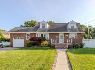 1219 Ott Ln, Merrick, NY 11566