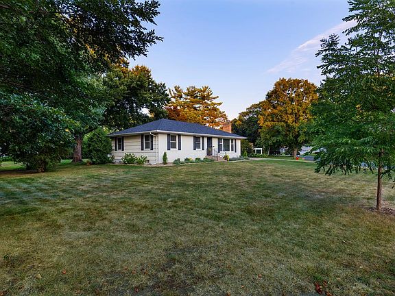 3rd image of 411 Hazel Ln