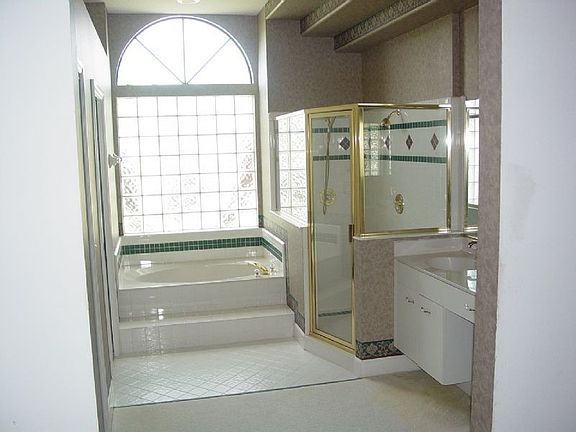 5th image of 758 Sandy Hill Cir