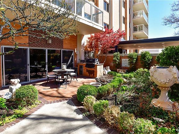 2nd image of 121 W 48th St APT 107