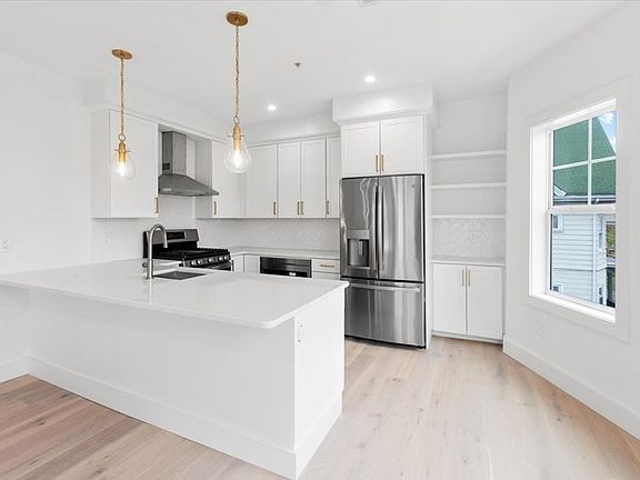 3rd image of 197 Vine St #2