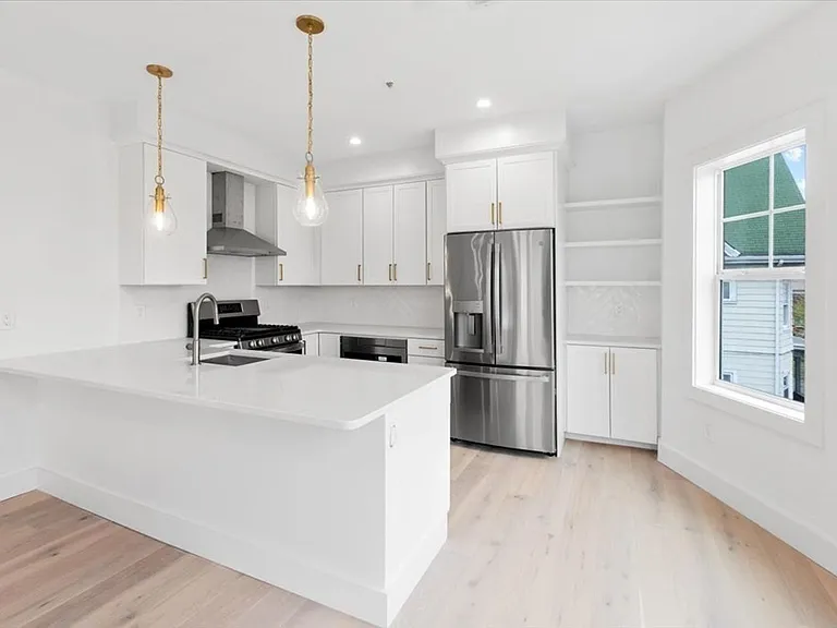 197 Vine St #2 — Photo 3