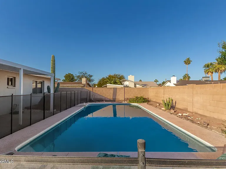 3215 S Kachina Dr — Photo 2