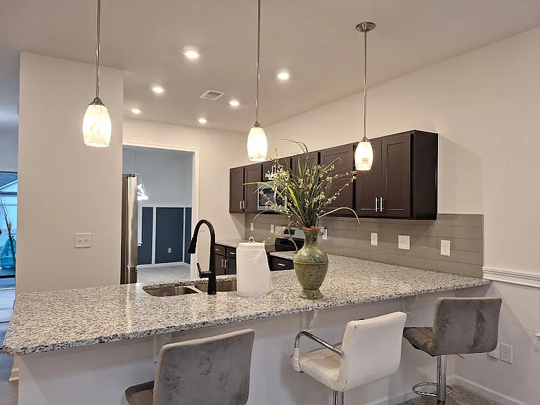 160 Marion Dr — Photo 14