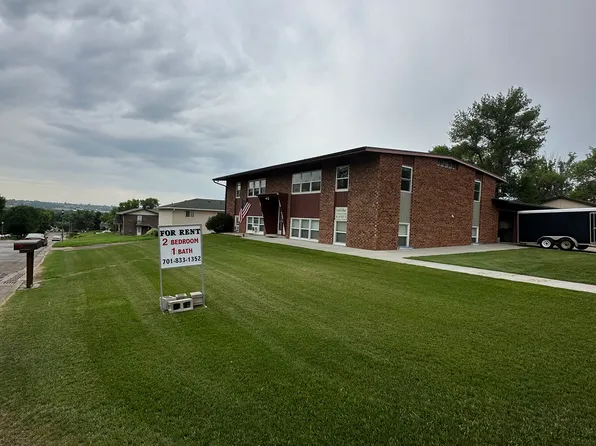 1405 13th St NW, Minot, ND 58703