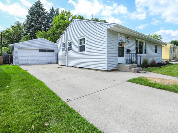 1215 12th St N, Moorhead, MN 56560