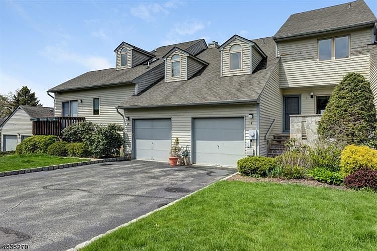 1st image of 18 Bongart Dr