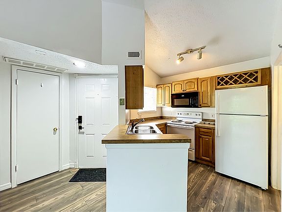 3rd image of 1940 Lake Atriums Cir APT 112
