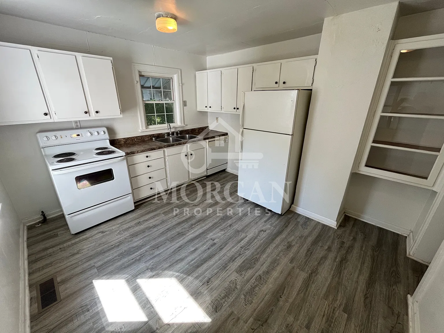 1501 E 31ST ST - - — Photo 3