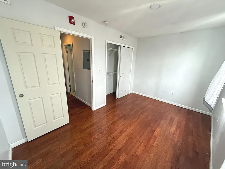 826 Washington Ave — Photo 4
