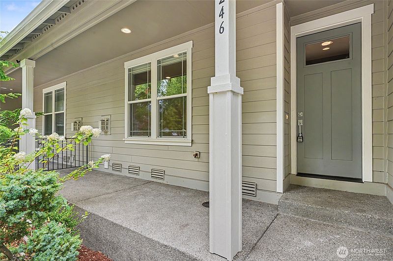 2nd image of 4246 Maple Street SE