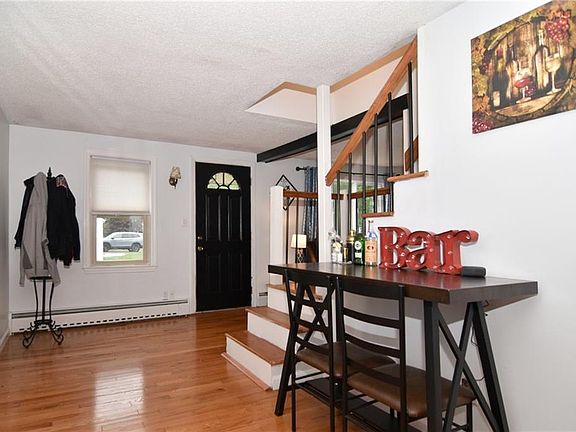 3rd image of 133 Vineyard Ave