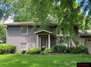 313 4th St SW, Madelia, MN 56062