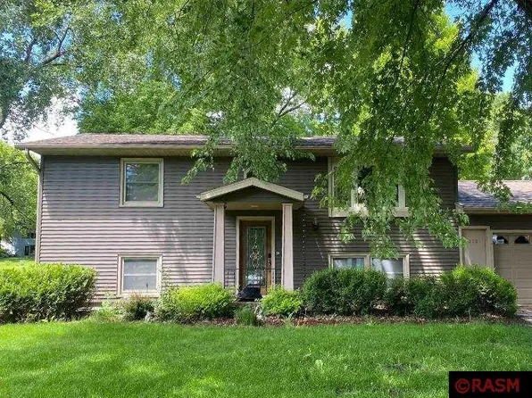 313 4th St SW, Madelia, MN 56062