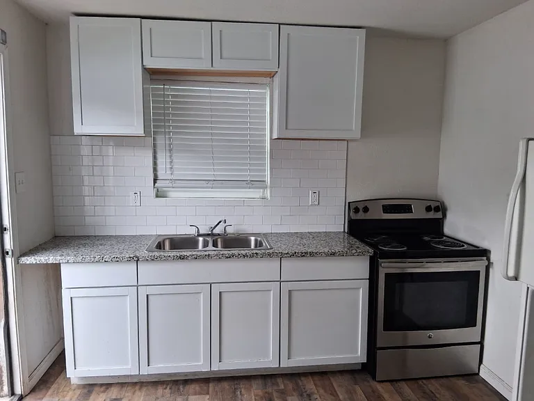 3809 Wipprecht St #6 — Photo 6