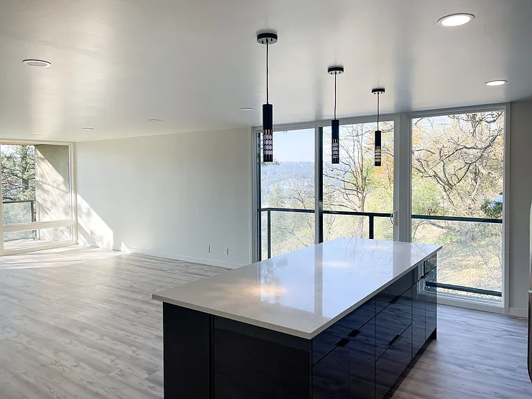 358 S Coeur D Alene St — Photo 30