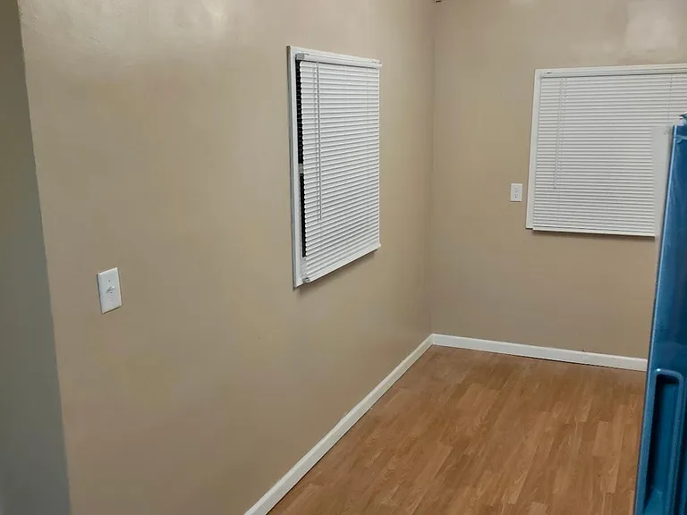 1329 E Main St — Photo 7