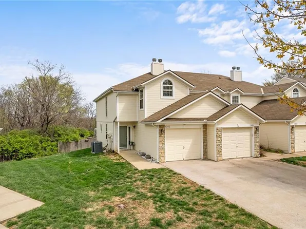 1303 NW Hidden Ridge Cir, Blue Springs, MO 64015