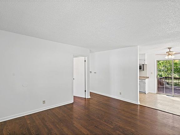 5th image of 3916 S Spring St